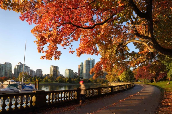 The Stanley Park Seawall in autumn in Vancouver,